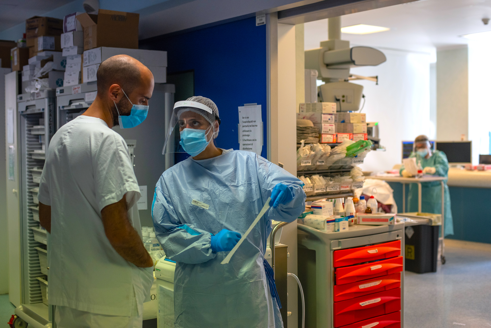responding-to-surges 17 September 2020: Health workers discuss the treatment of a COVID-19 patient at the COVID ICU at the St. Orsola-Malpighi Polyclinic in Bologna, Italy.