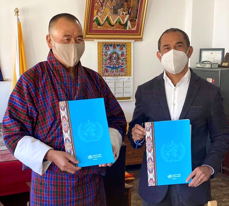 Dr Rui Paulo de Jesus hands over insulin plans to Dr. Ugen Dophu.