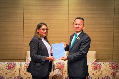 The Regional Director met Mr. Somsak Thepsutin, Minister of Public Health of Thailand