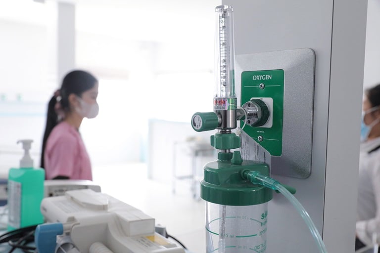 _XH22409 man checking the oxygen tanks