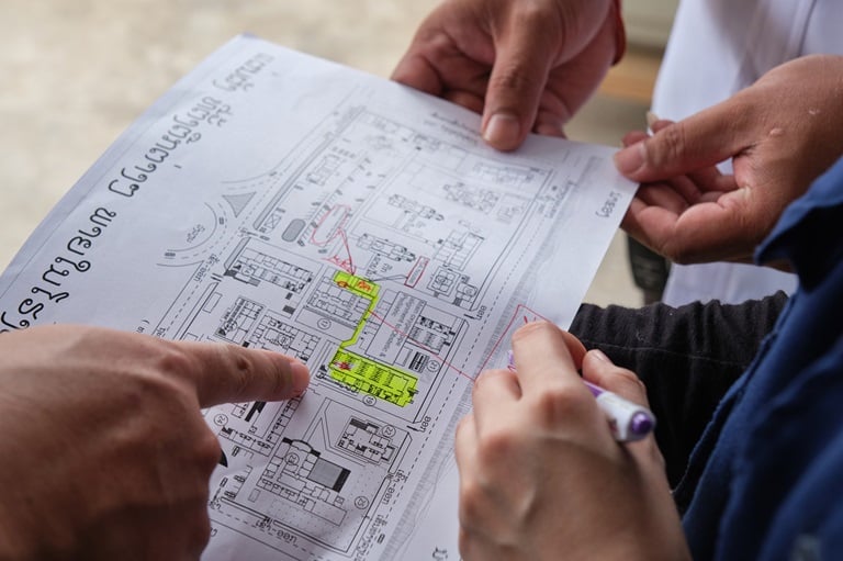 _XH22409 man checking the oxygen tanks